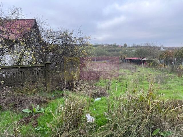 Teren Comana- Str Livezii- in apropiere de gara.